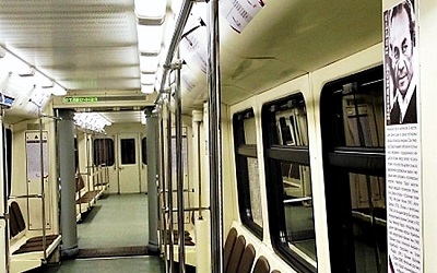 El año en que la obra de Nicanor Parra decoró los carros del Metro de Moscú