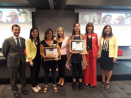 Autoridades y ganadoras del Concurso Mujer Empresaria Turística 2019.