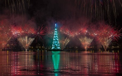 Río de Janeiro inauguró el mayor árbol de Navidad flotante de América del Sur