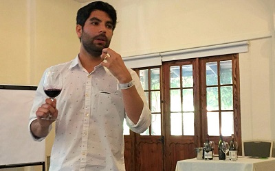 Sommelier Felipe Ubeira explica qué son los vinos blends y por qué existen