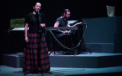 Actriz Paulina García canta en obra teatral rockera que vuelve al GAM en Casa