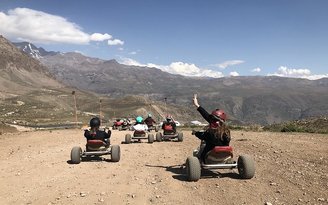 Los panoramas del verano en plena cordillera en Parques de Farellones