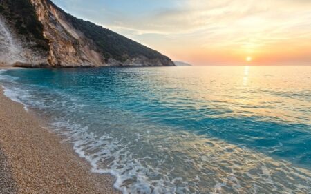 La OMT participó en la Cumbre "One Ocean", en sesión sobre "El turismo en la economía azul".