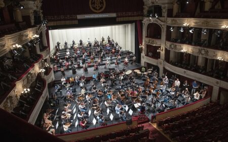 Roberto Rizzi Brignoli estará al frente de la Orquesta Filarmónica de Santiago en la Misa de Réquiem de G. Verdi, obra que abrirá la temporada del Teatro Municipal de Santiago.