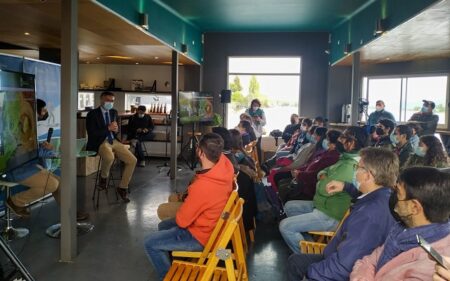 La actividad se realizó en dependencias del Work Café Puerto Solar, en el sector costanera de la capital regional.