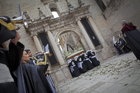 Salida de la Virgen de la Soledad. Domingo de Resurrección.