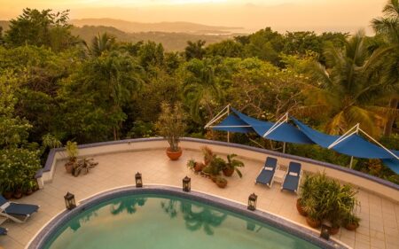 Piscina y vista desde el Hotel Mockingbird.