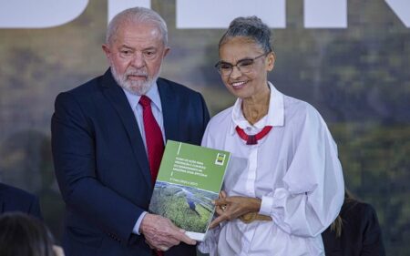 El presidente de Brasil Lula de Silva junto a la ministra de Medio Ambiente, Marina Silva