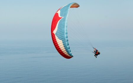 Sernatur encabezó un importante operativo de fiscalización de la actividad de parapente