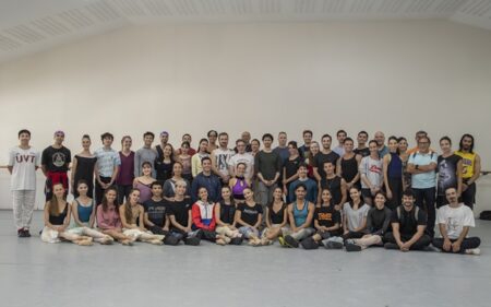 César Morales junto al Ballet de Santiago