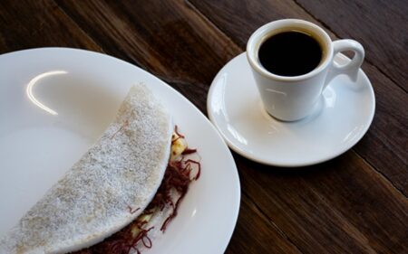 Tapioca con café en Brasil