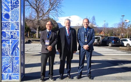 Yeadong Kim, Alberto van klaveren y Gino Casassa.