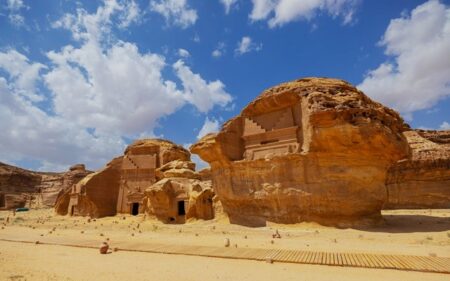 La antigua tumba Nabatean de Hegra