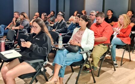 Charla sobre actualización de normativas vigentes sobre turismo aventura