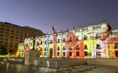 Palacio de La Moneda se iluminó con la riqueza natural y cultural de Chile