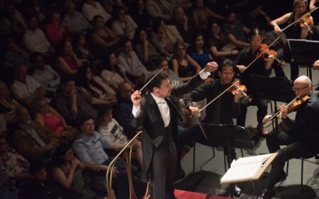 Paolo Bortolameolli director titular de la Orquesta Filarmónica de Santiago