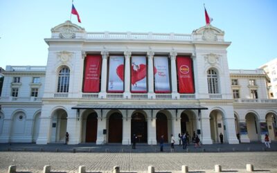 Teatro Municipal de Santiago estrena renovada fachada de su edificio